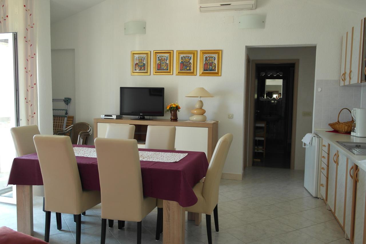 Apartments Racic Bol Buitenkant foto