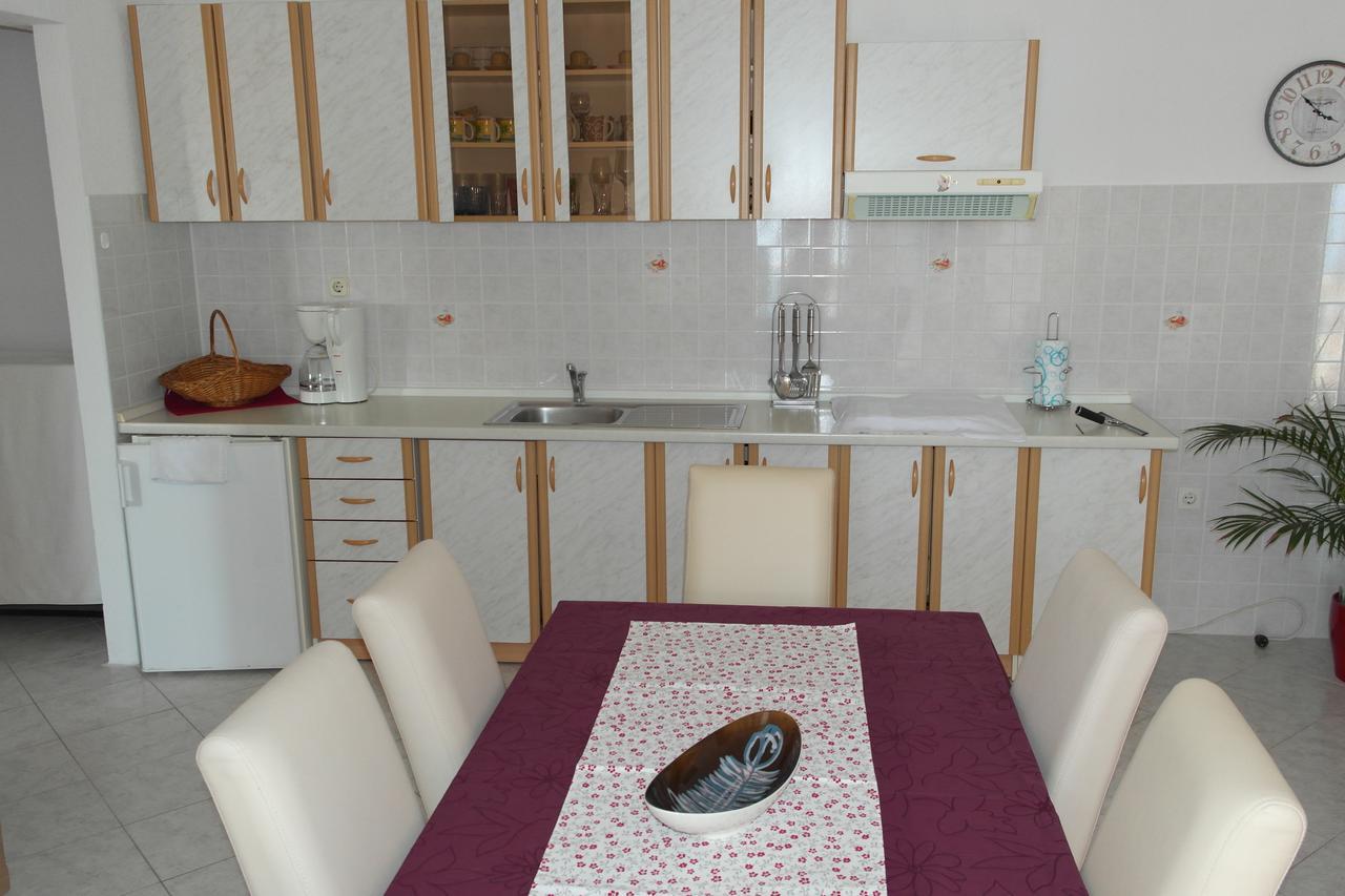Apartments Racic Bol Buitenkant foto